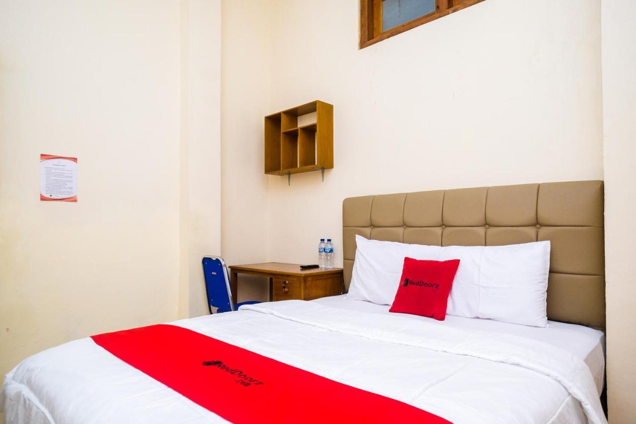 Reddoorz Syariah @ Griya Thamrin Manahan Solo Exterior foto