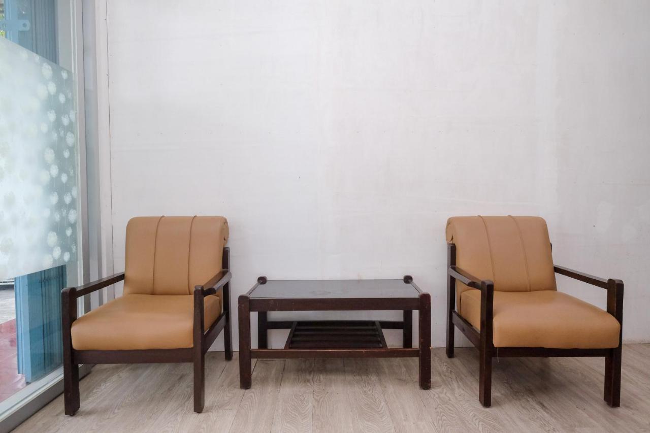 Reddoorz Syariah @ Griya Thamrin Manahan Solo Exterior foto