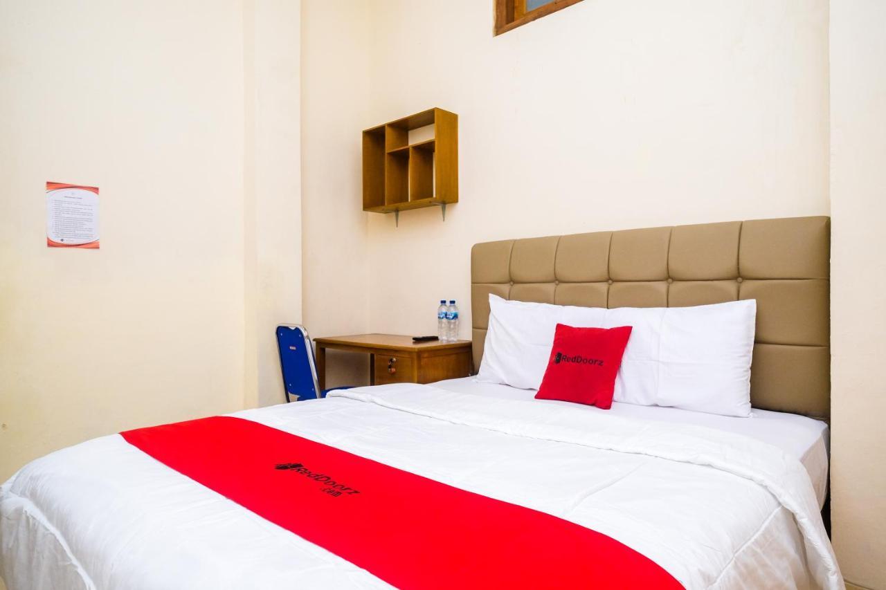 Reddoorz Syariah @ Griya Thamrin Manahan Solo Exterior foto