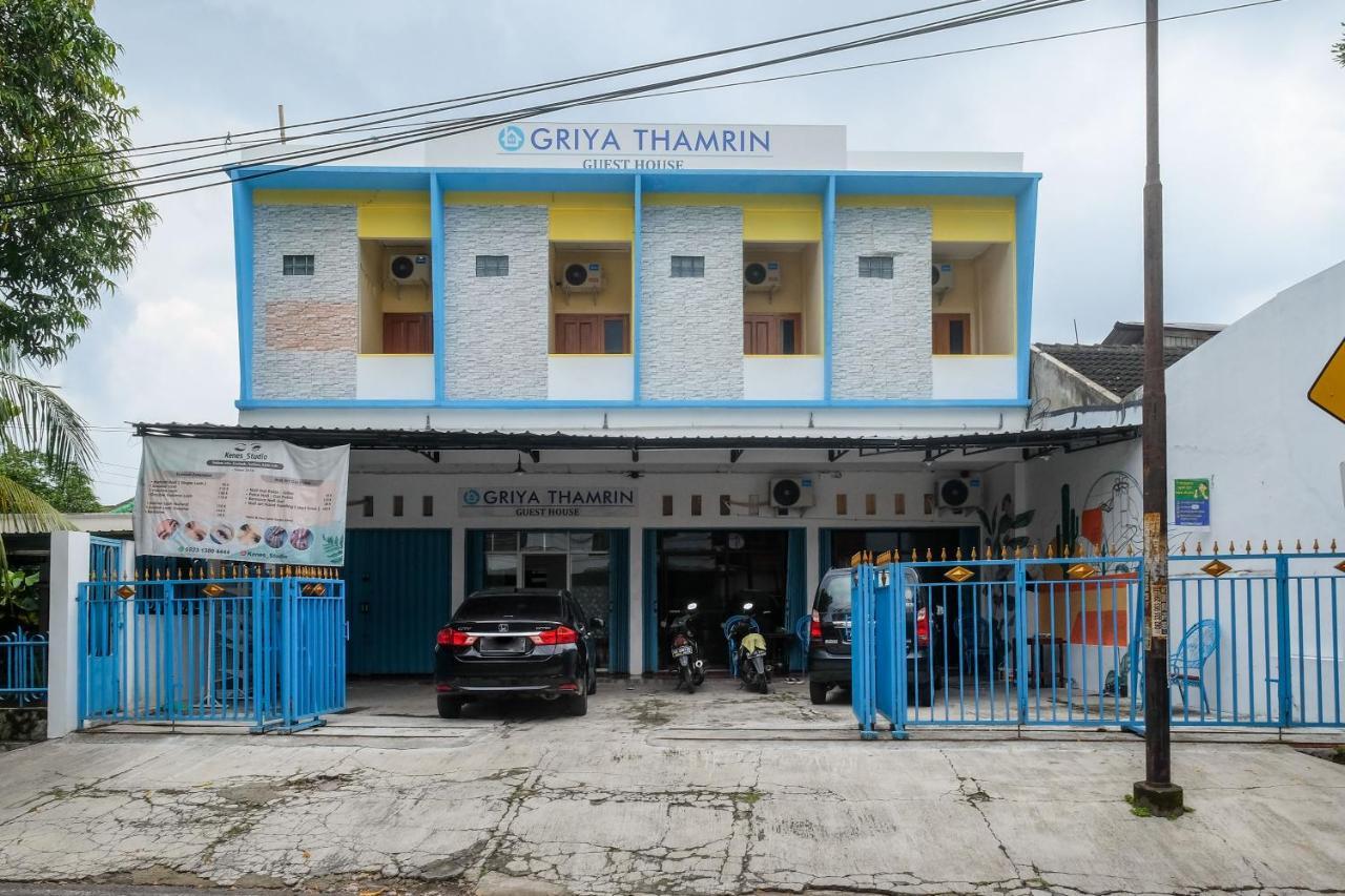 Reddoorz Syariah @ Griya Thamrin Manahan Solo Exterior foto