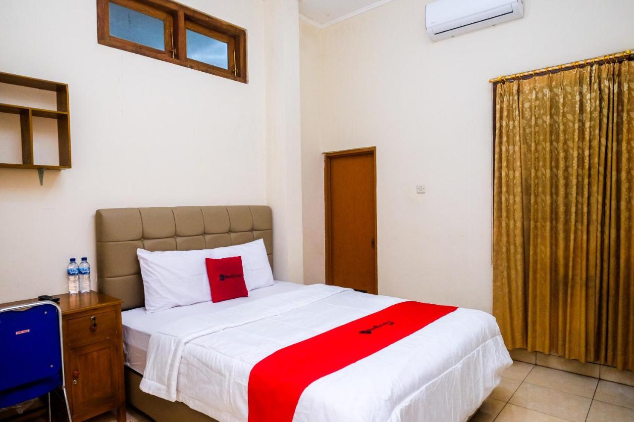 Reddoorz Syariah @ Griya Thamrin Manahan Solo Exterior foto