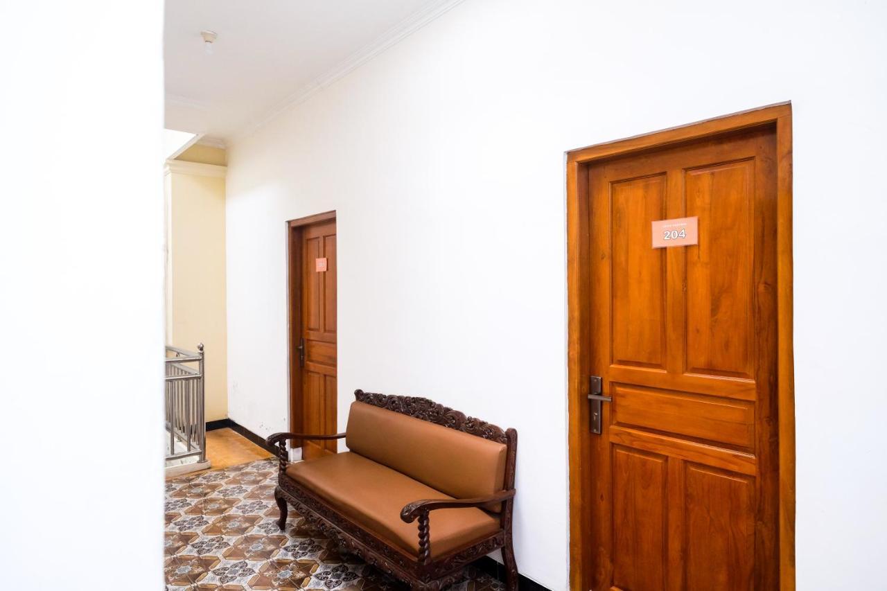Reddoorz Syariah @ Griya Thamrin Manahan Solo Exterior foto